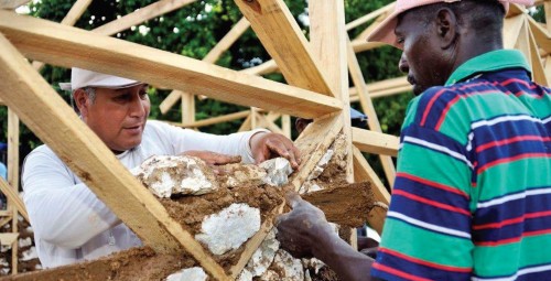 Wiederaufbau mit lokalen Bautechniken